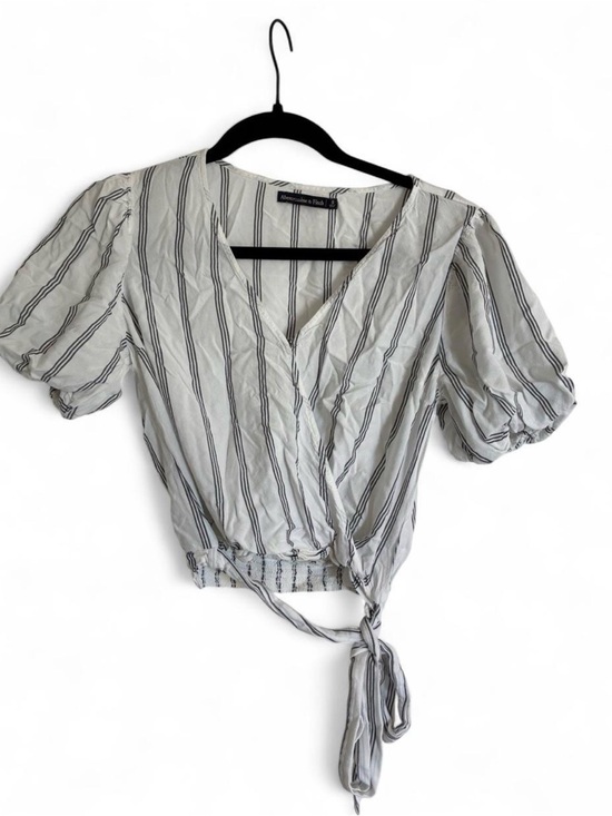 Abercrombie & Fitch Tops - Abercrombie & Finch Viscose Wrap Crop Small